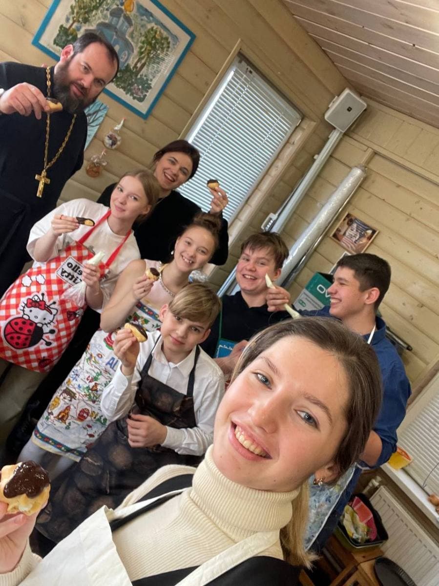 Первый мастер класс по кулинарии у молодежного клуба нашего храма.